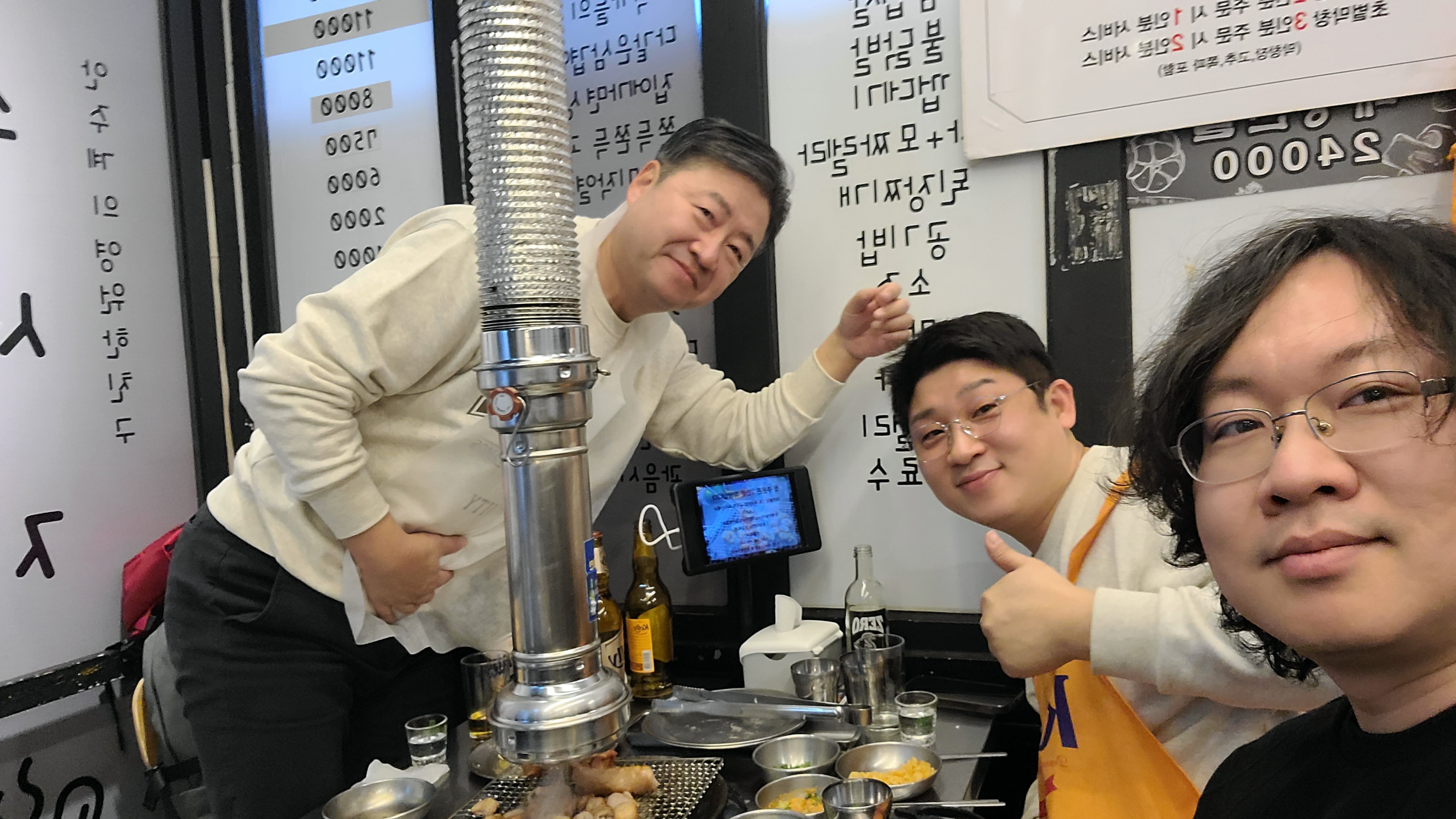 강연 후 함께 찍은 식사 자리 기념사진