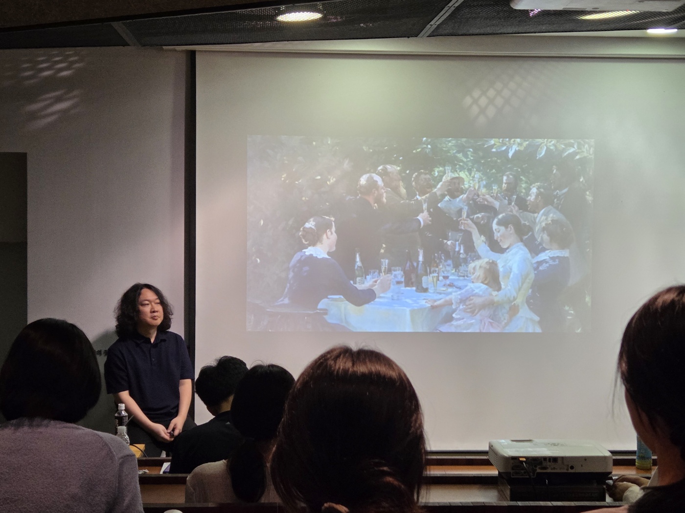 휴머니스트 사옥에서 진행하는 술 책 북토크