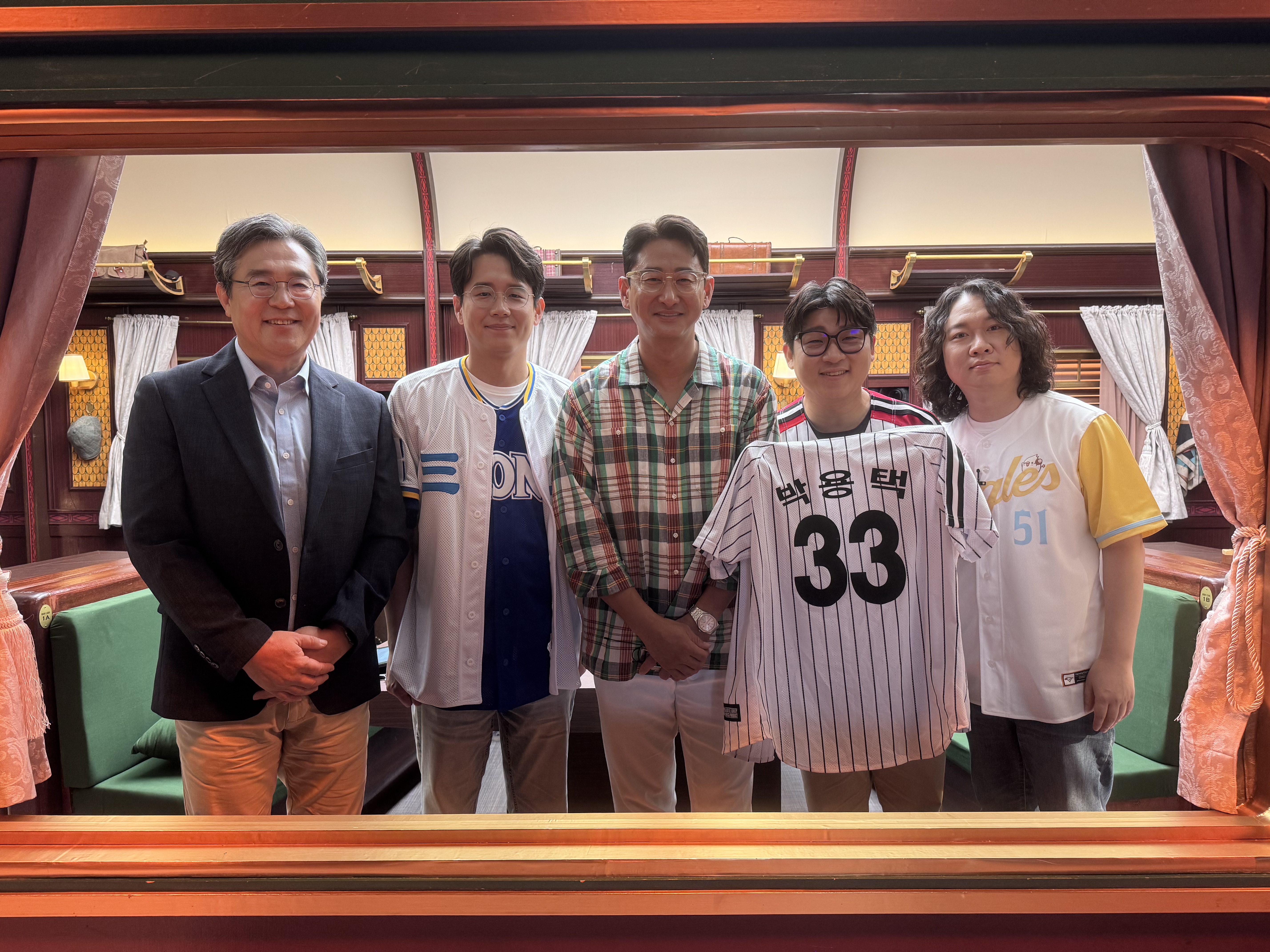 박용택 33번 유니폼과 함께 찍은 취미는 과학 야구편 기념사진