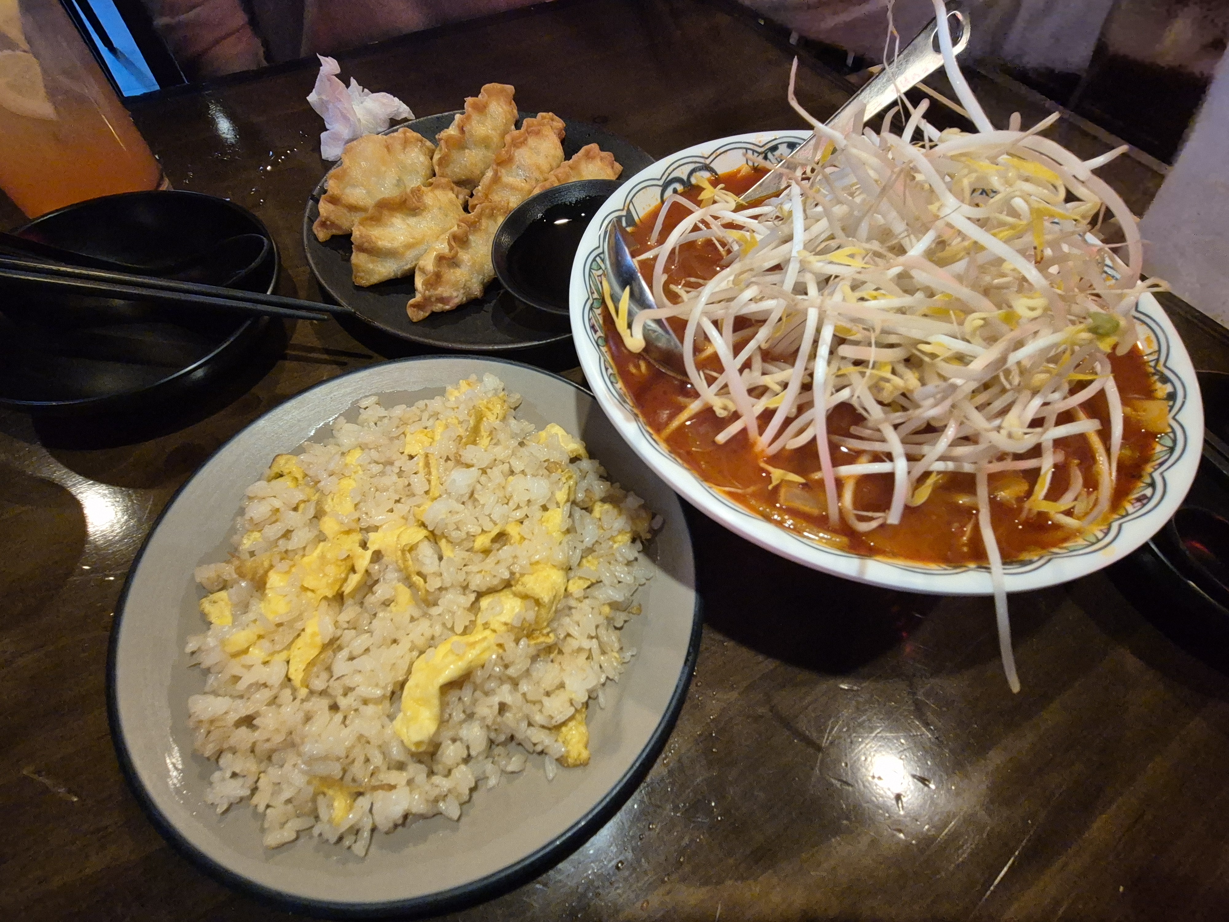 용용선생 노원점의 달걀마늘 볶음밥과 우육탕, 군만두