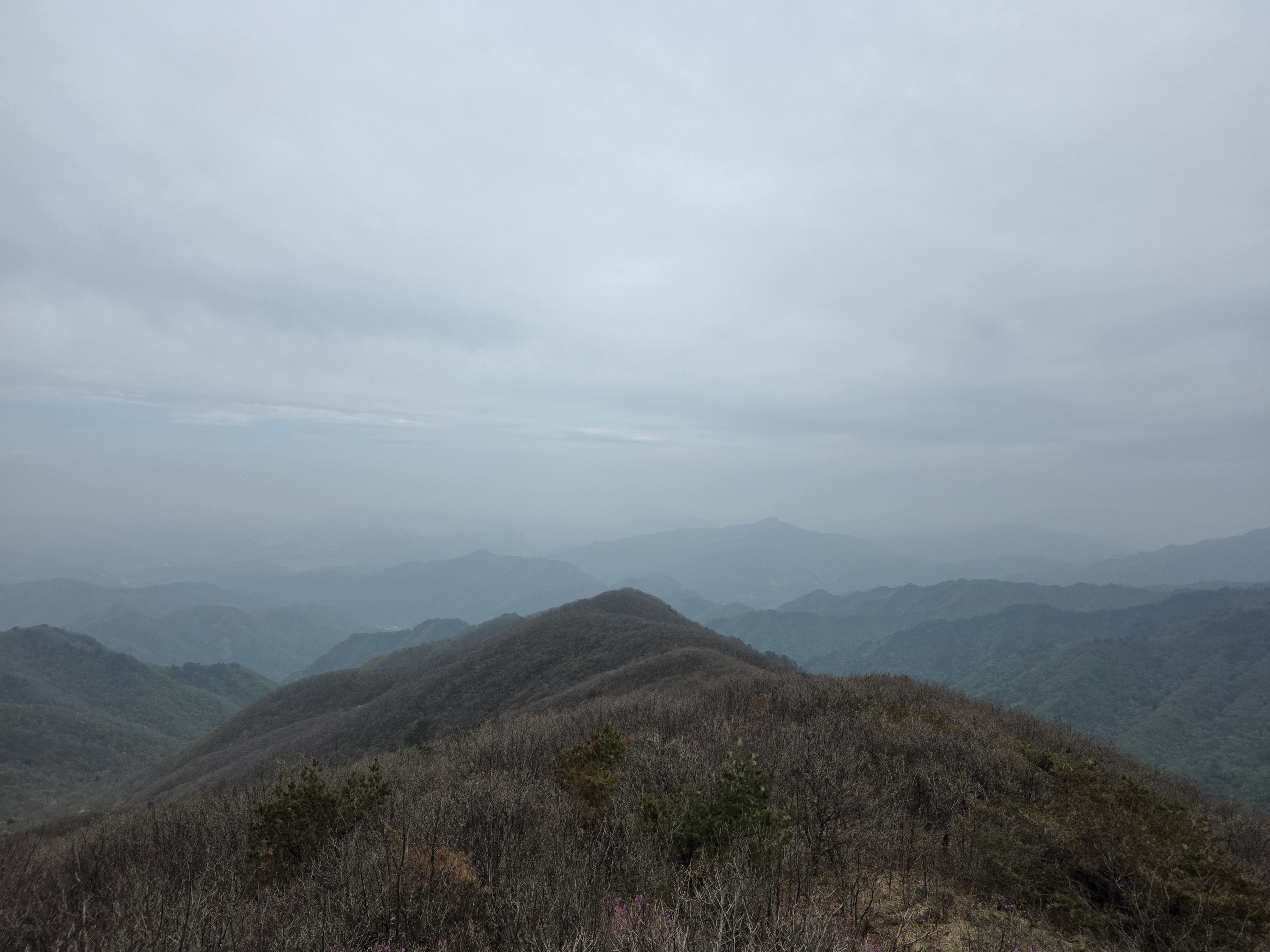 소백산에서 내려다본 산 능선
