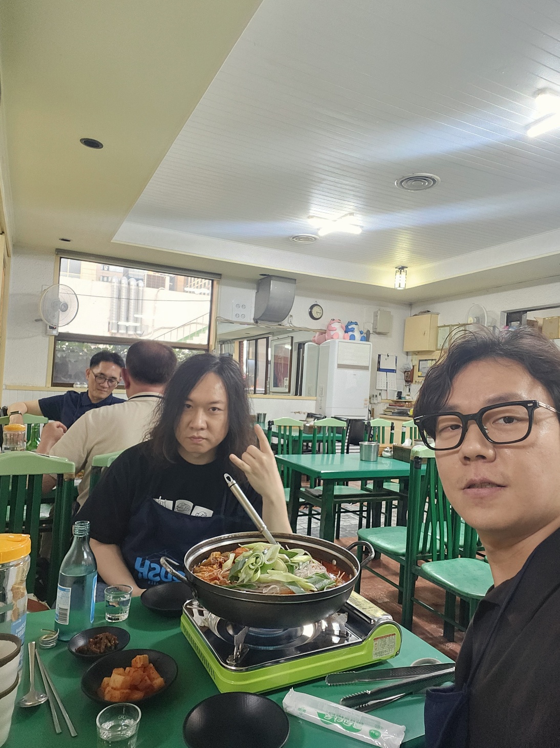 삼성역 식당에서 함께 찍은 사진