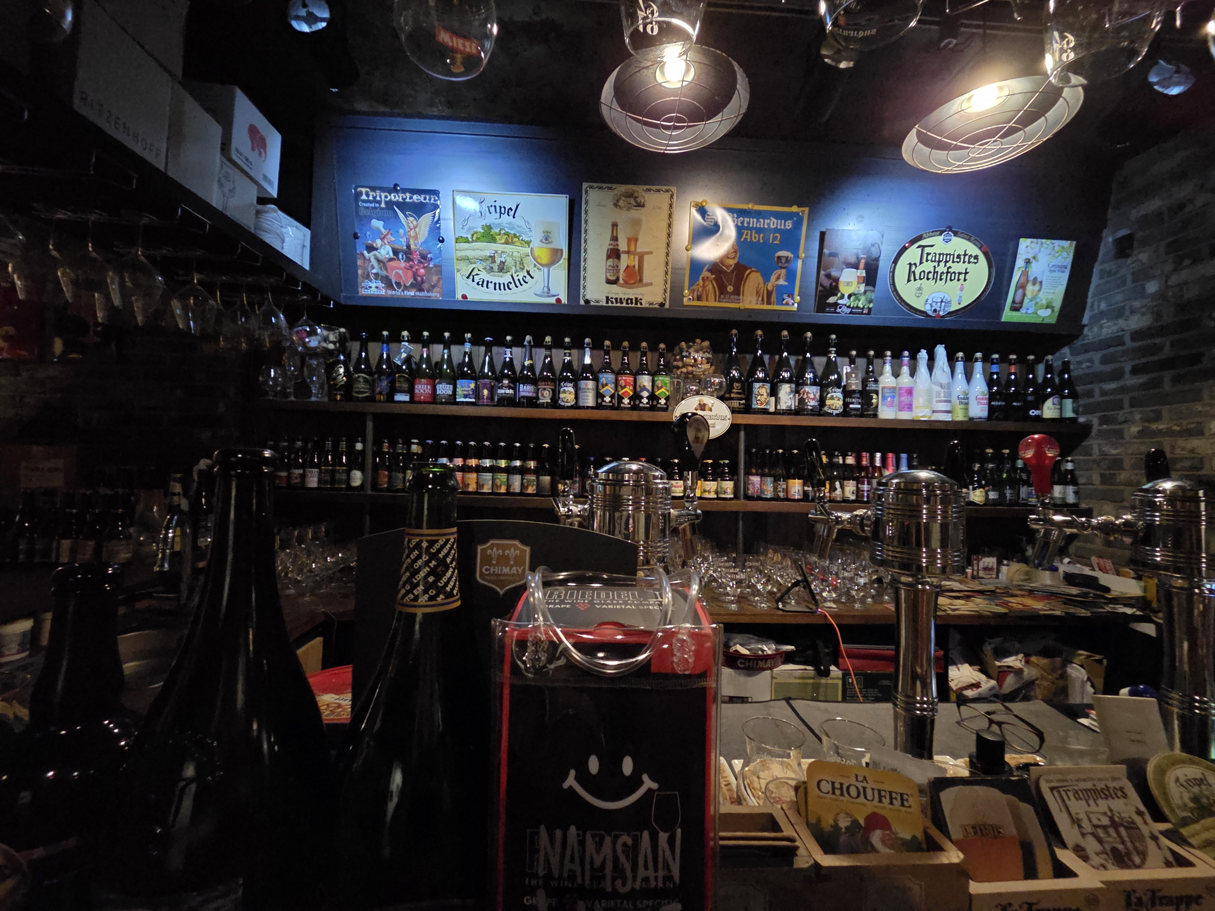 벨기에 맥주가게 내부