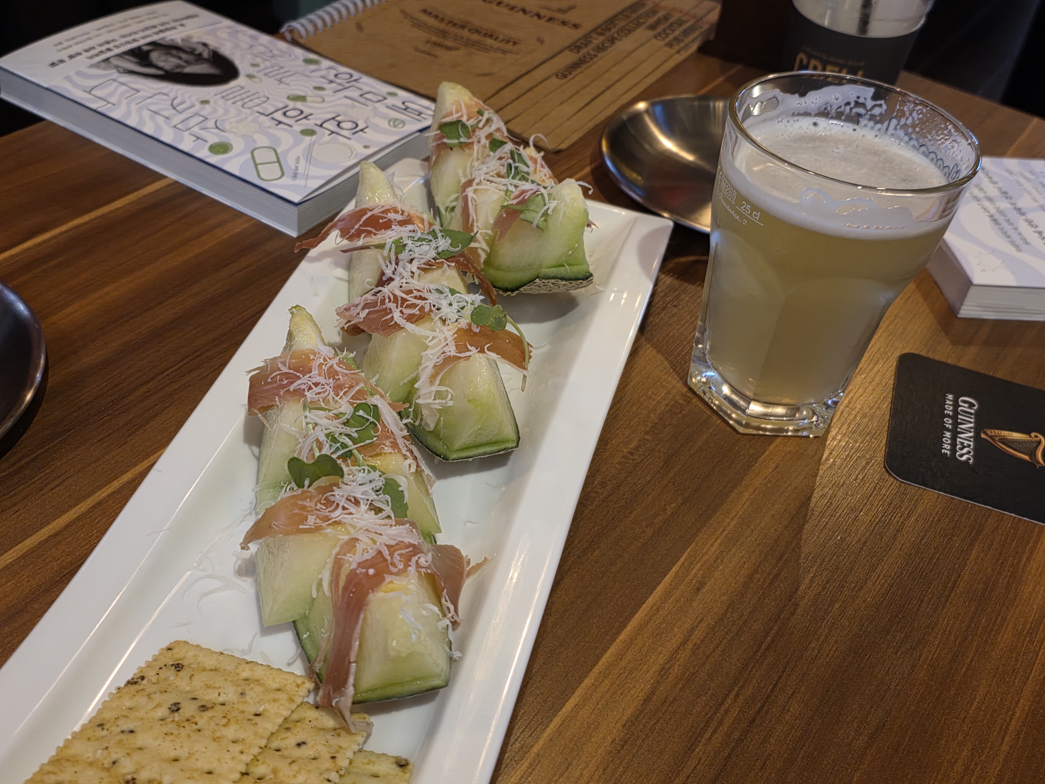 하몽과 멜론, 맥주
